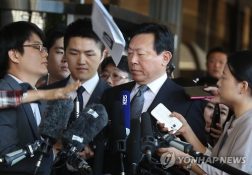 Jaksa mencari surat perintah untuk menangkap ketua Lotte Group dikarenakan korupsi