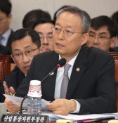 Korea demands long-term commitment, transparent management from GM
